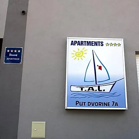 Tal Aparthotel Tisno
